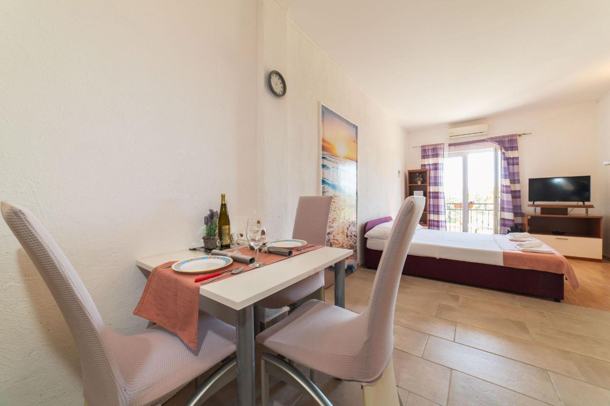Apartment Livaja Kaštel Novi Quarto foto